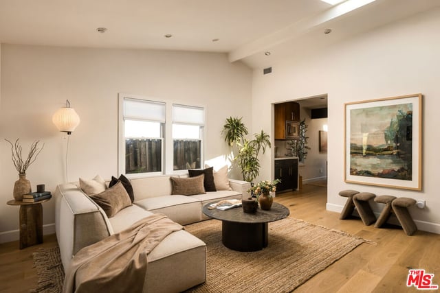 910 Superba Avenue, Venice, CA 90291 — photo 5 of 25