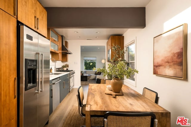 910 Superba Avenue, Venice, CA 90291 — photo 8 of 25
