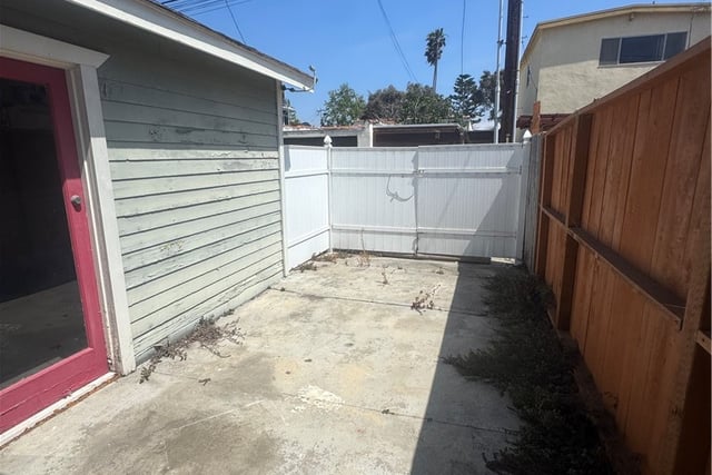 652 Navy Street, Santa Monica, CA 90405 — photo 2 of 20
