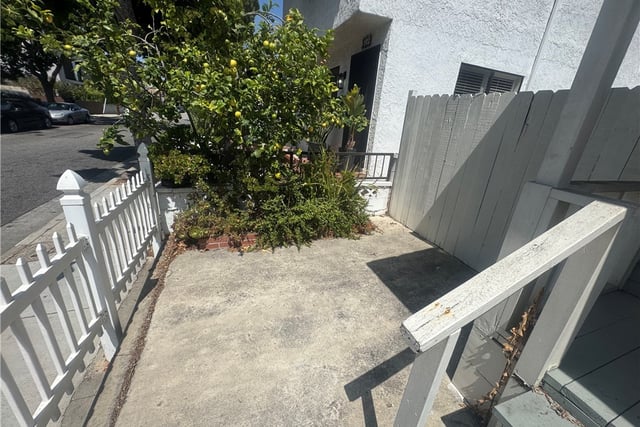 652 Navy Street, Santa Monica, CA 90405 — photo 3 of 20