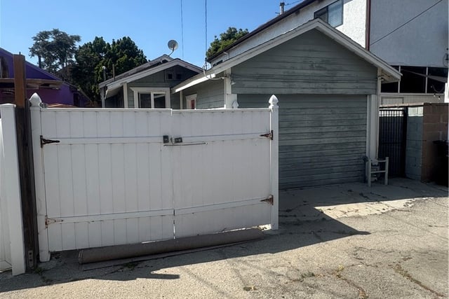 652 Navy Street, Santa Monica, CA 90405 — photo 5 of 20