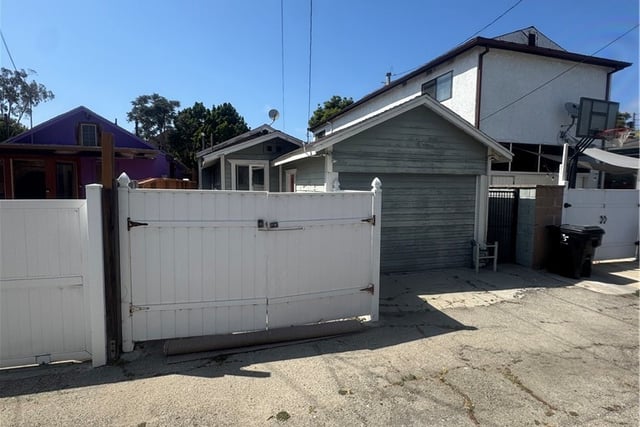 652 Navy Street, Santa Monica, CA 90405 — photo 7 of 20