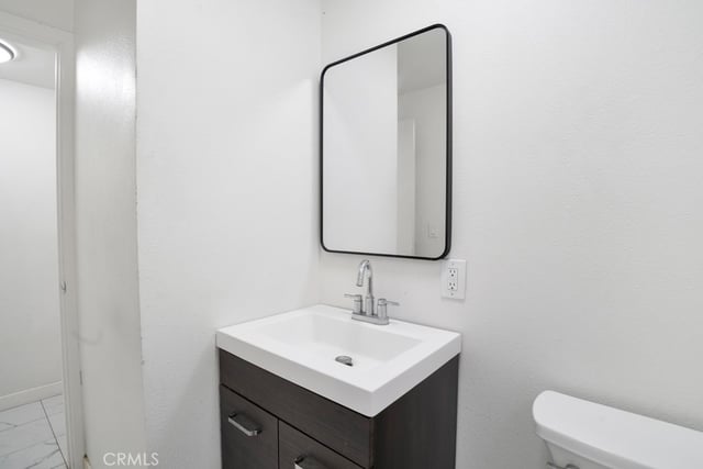 2491 Castlemont Court N, Simi Valley, CA 93063 — photo 13 of 35