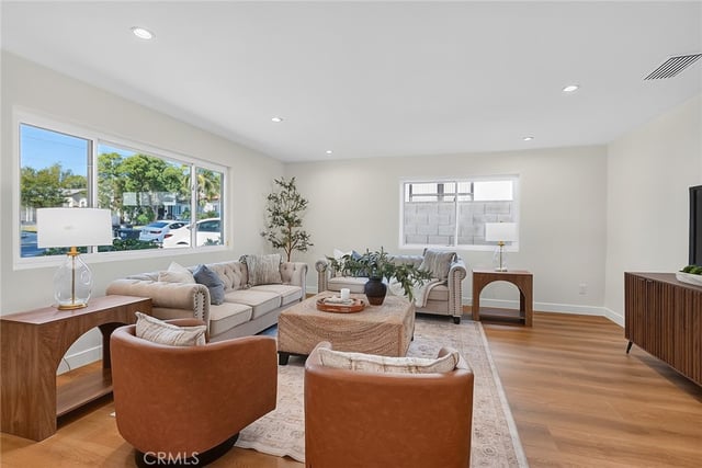 1216 Alameda Avenue, Glendale, CA 91201 — photo 4 of 29