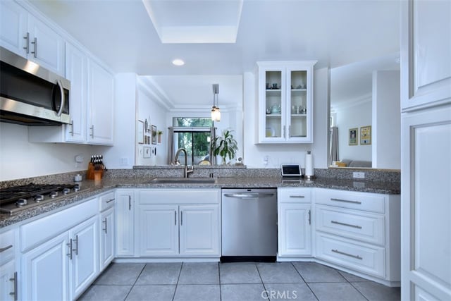 11847 Laurelwood 304, Studio City, CA 91604 — photo 14 of 36
