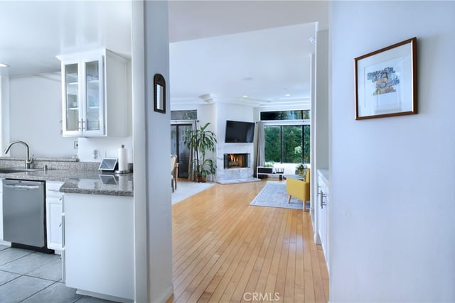 11847 Laurelwood 304, Studio City, CA 91604 — photo 3 of 36