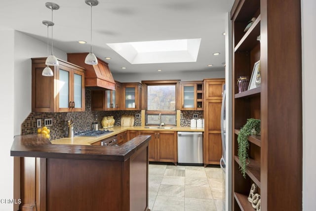 2916 Lakeshore Court, Oxnard, CA 93035 — photo 11 of 58