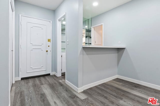 927 N Kings Road 107, West Hollywood, CA 90069 — photo 18 of 35