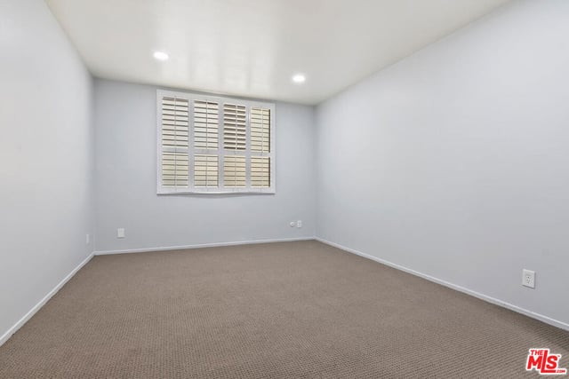 927 N Kings Road 107, West Hollywood, CA 90069 — photo 25 of 35