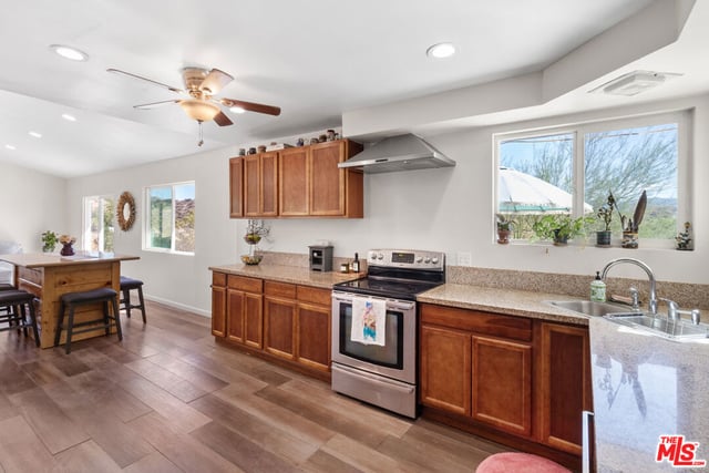 30325 N Brandywine Canyon Road, Canyon Country, CA 91351 — photo 5 of 27