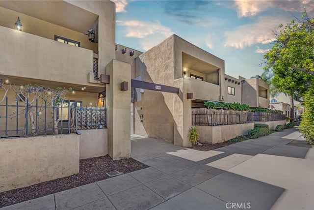 940 E 3rd 21, Long Beach, CA 90802 — photo 2 of 33