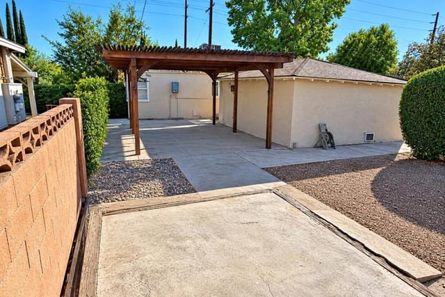 10449 Chandler Boulevard, North Hollywood, CA 91601 — photo 17 of 20