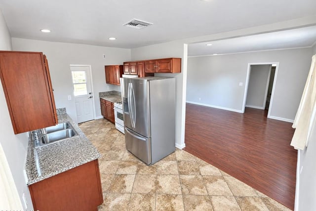 10449 Chandler Boulevard, North Hollywood, CA 91601 — photo 4 of 20