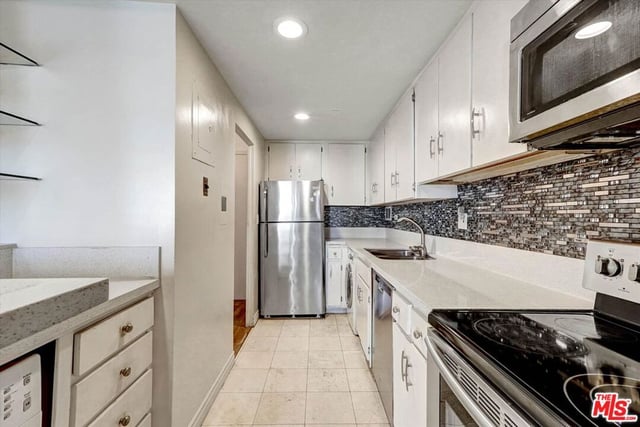 10450 Wilshire Boulevard 4F, Los Angeles, CA 90024 — photo 9 of 21