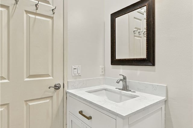812 Hudson 103, Los Angeles, CA 90038 — photo 21 of 39