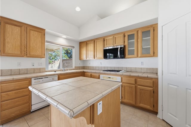 2021 W. Avenue J9, Lancaster, CA 93536 — photo 10 of 22