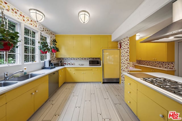 200 S June Street, Los Angeles, CA 90004 — photo 12 of 54