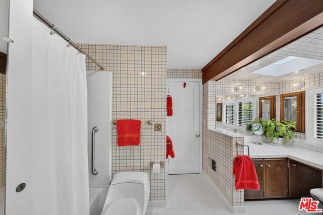 200 S June Street, Los Angeles, CA 90004 — photo 35 of 54