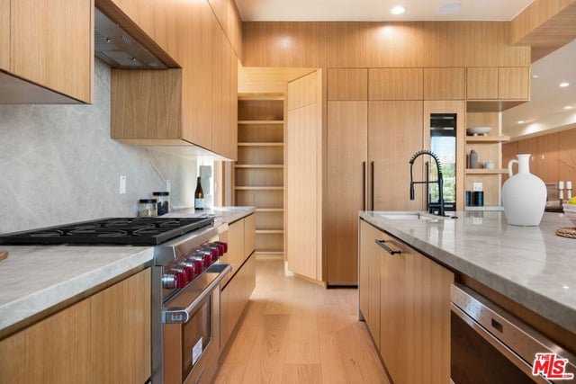 930 Embury Street, Pacific Palisades, CA 90272 — photo 11 of 38