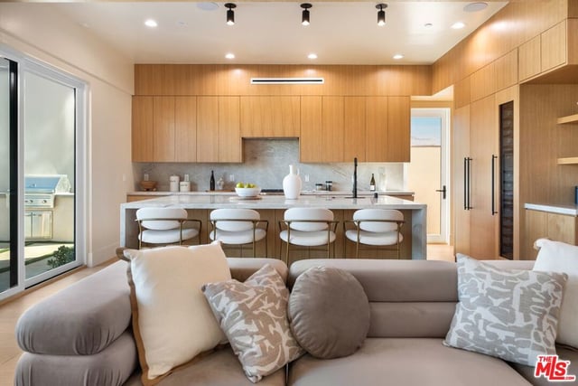 930 Embury Street, Pacific Palisades, CA 90272 — photo 16 of 38