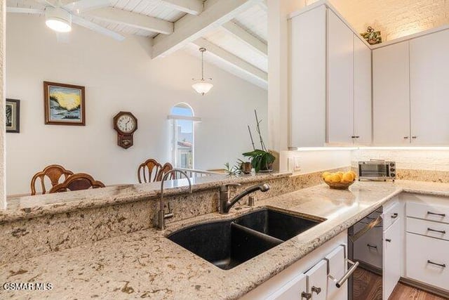 784 N Woodlawn Drive, Thousand Oaks, CA 91360 — photo 13 of 32