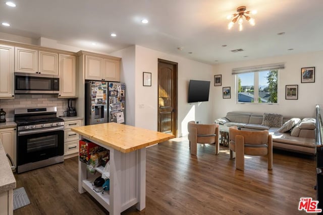 13800 Erwin Street, Van Nuys, CA 91401 — photo 25 of 37