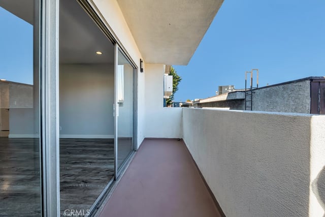 5454 Zelzah Avenue 204, Encino, CA 91316 — photo 24 of 37