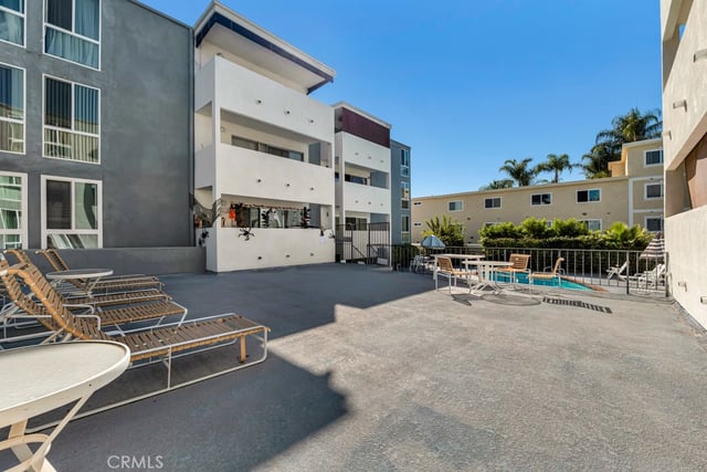 5454 Zelzah Avenue 204, Encino, CA 91316 — photo 28 of 37