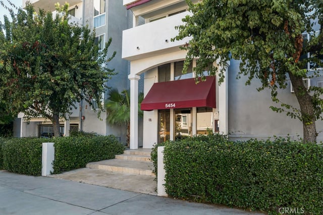 5454 Zelzah Avenue 204, Encino, CA 91316 — photo 35 of 37