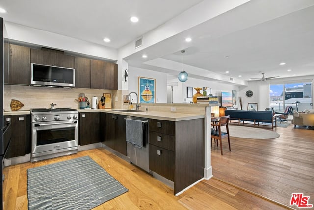 118 N Kings Road 301, Los Angeles, CA 90048 — photo 2 of 54