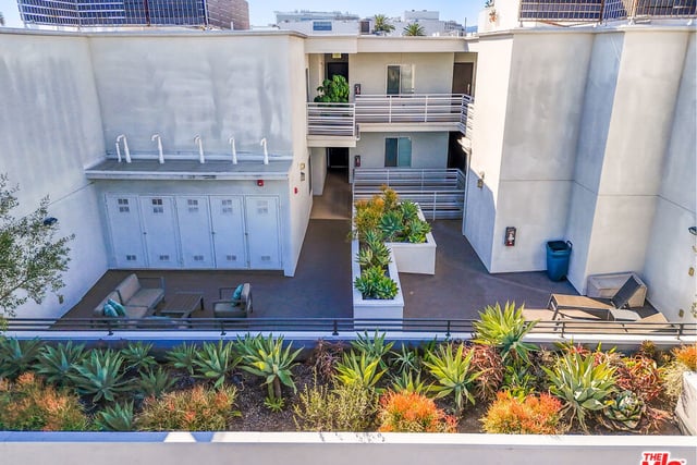 118 N Kings Road 301, Los Angeles, CA 90048 — photo 42 of 54