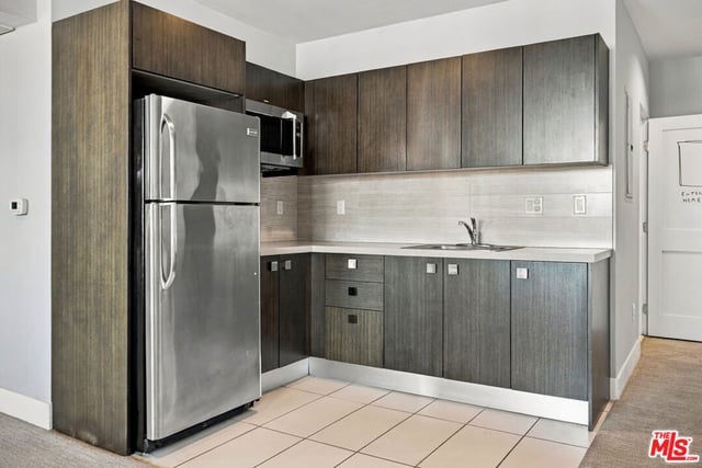 118 N Kings Road 301, Los Angeles, CA 90048 — photo 46 of 54