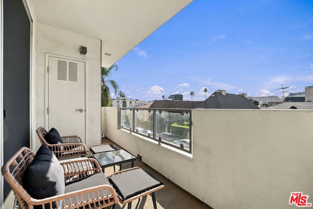 118 N Kings Road 301, Los Angeles, CA 90048 — photo 5 of 54