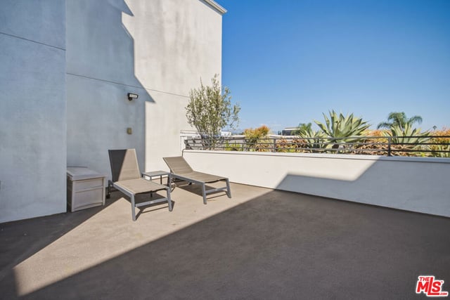 118 N Kings Road 301, Los Angeles, CA 90048 — photo 51 of 54