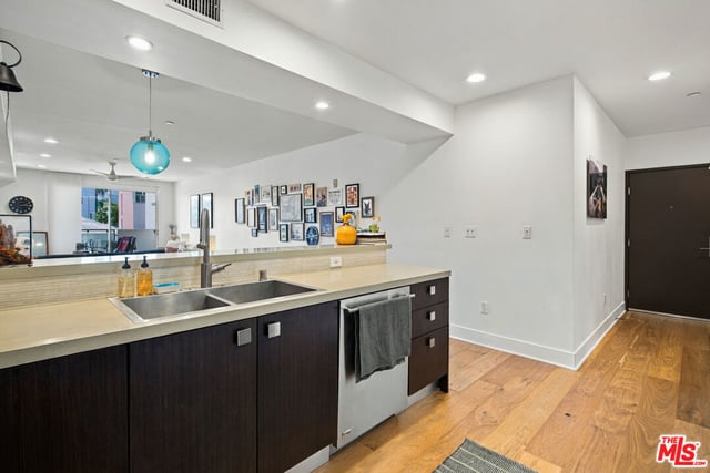 118 N Kings Road 301, Los Angeles, CA 90048 — photo 9 of 54
