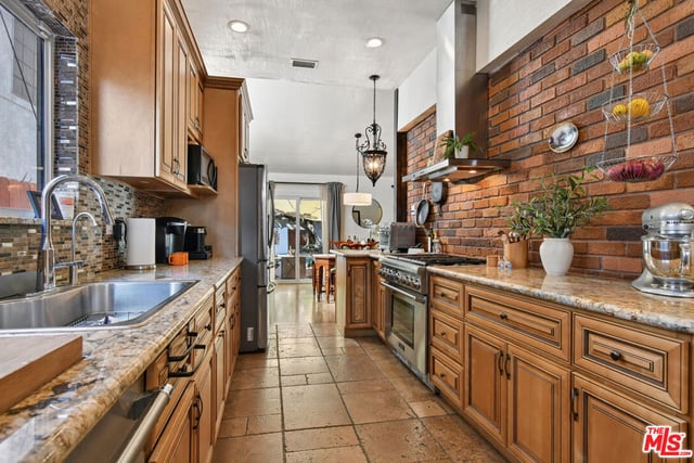 5507 Hermitage Avenue, Valley Village, CA 91607 — photo 4 of 66