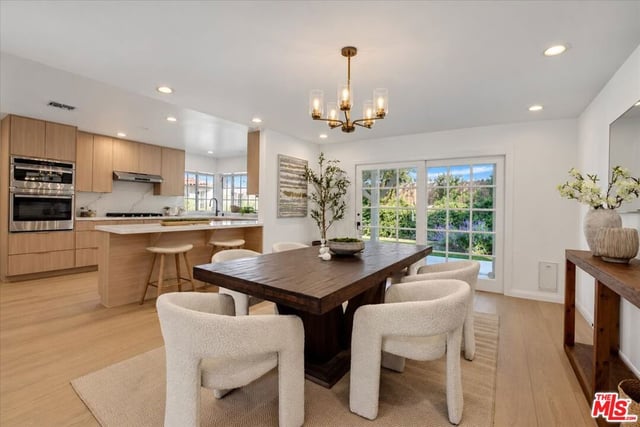 17615 Corinthian Drive, Encino, CA 91316 — photo 11 of 39