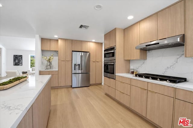 17615 Corinthian Drive, Encino, CA 91316 — photo 15 of 39