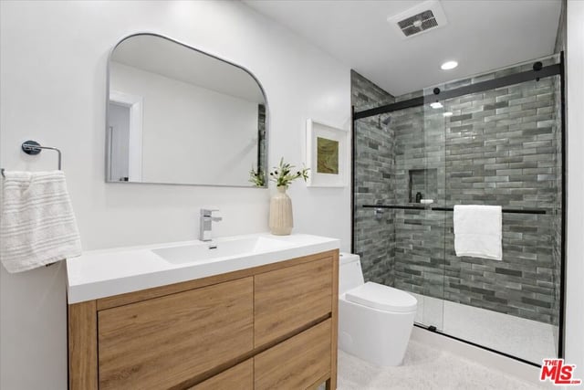 17615 Corinthian Drive, Encino, CA 91316 — photo 16 of 39
