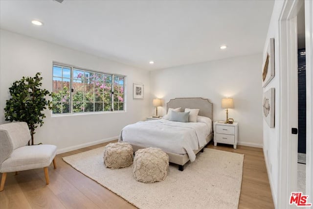 17615 Corinthian Drive, Encino, CA 91316 — photo 17 of 39