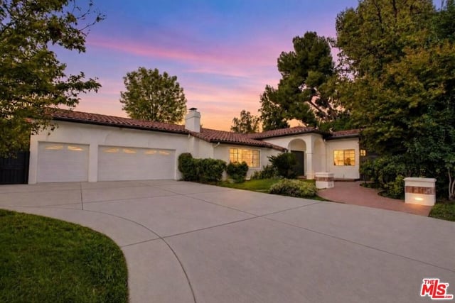 17615 Corinthian Drive, Encino, CA 91316 — photo 3 of 39