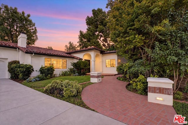 17615 Corinthian Drive, Encino, CA 91316 — photo 4 of 39