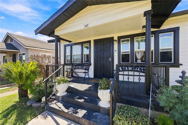 947 S Vancouver Avenue, Los Angeles, CA 90022 — photo 4 of 43