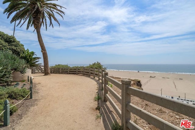 446 San Vicente Boulevard 106, Santa Monica, CA 90402 — photo 32 of 36