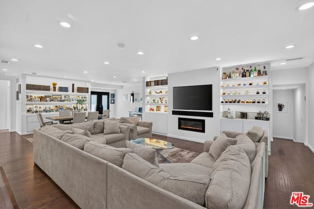 17807 Collins Street, Encino, CA 91316 — photo 3 of 26