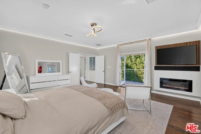 17807 Collins Street, Encino, CA 91316 — photo 8 of 26