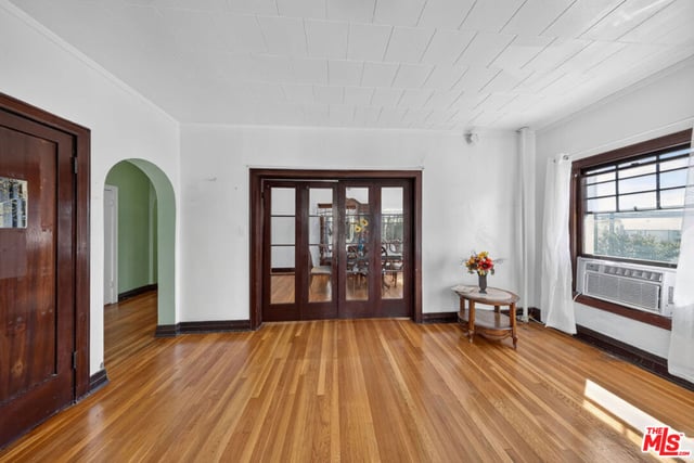 2121 James M Wood Boulevard 202, Los Angeles, CA 90006 — photo 15 of 65