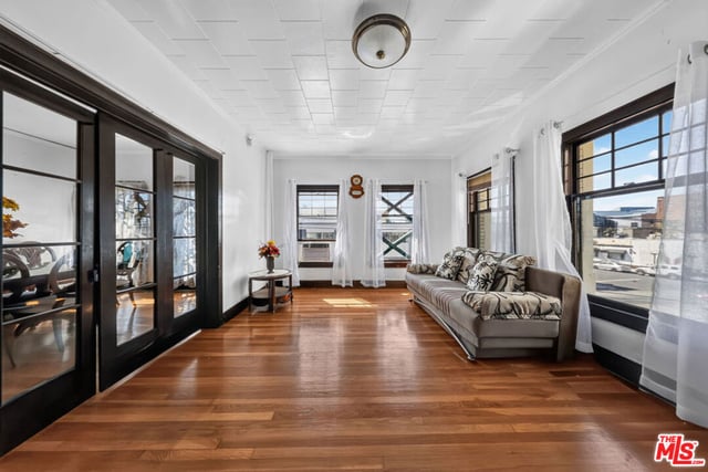 2121 James M Wood Boulevard 202, Los Angeles, CA 90006 — photo 17 of 65