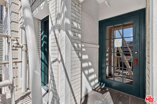 2121 James M Wood Boulevard 202, Los Angeles, CA 90006 — photo 44 of 65
