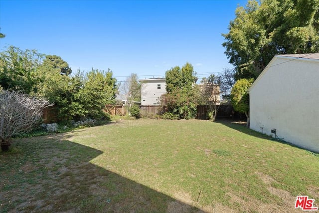 11827 Stanwood Drive, Los Angeles, CA 90066 — photo 13 of 18